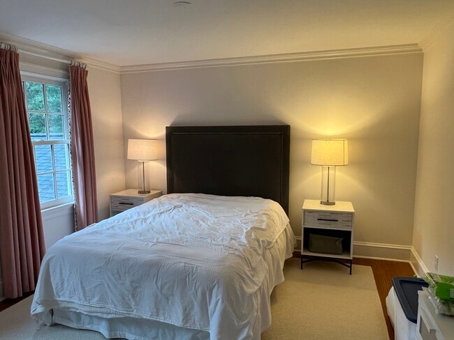 Building Photo - 120 Merwins Ln