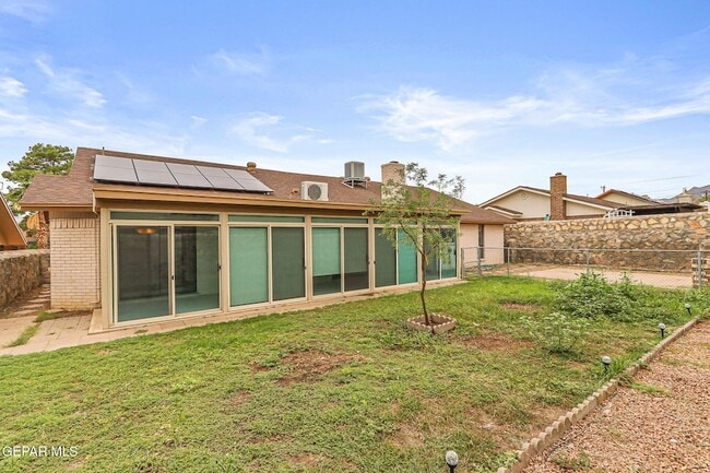 Building Photo - 832 Tepic Dr