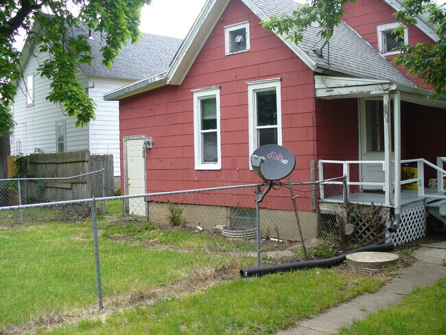 Building Photo - 1217 17th Ave