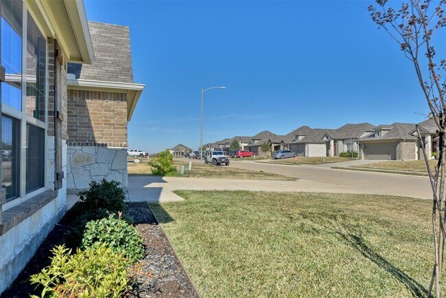 Building Photo - 1012 Trellis Pass