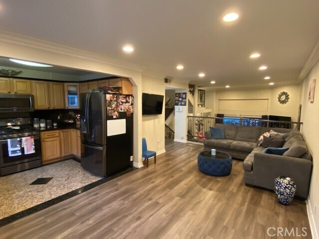 Building Photo - 13601 Valerio St