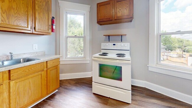 Primary Photo - 1074 Johnston St