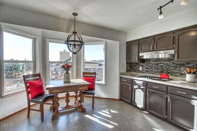 Building Photo - 6344 Via Aventura Dr