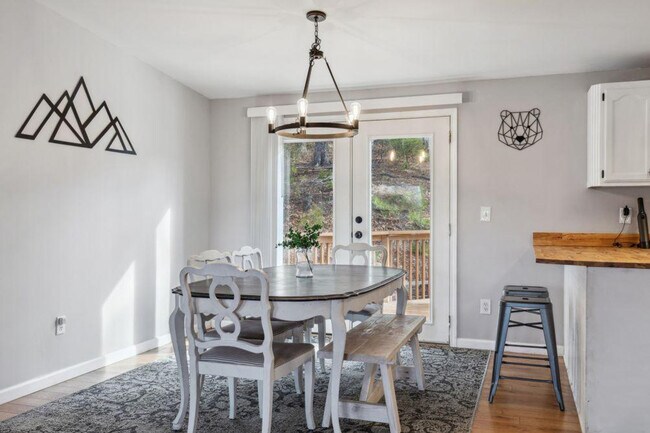 Building Photo - 1009 Sumac Ct