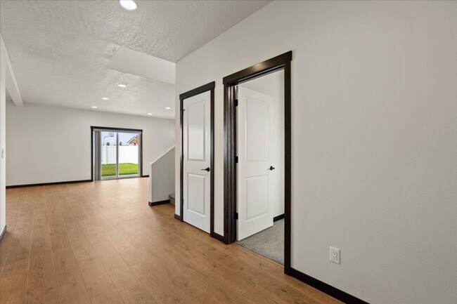 Building Photo - Spacious 4-Bedroom, 2.5 Bath, Two-Story Gem with a Fenced Yard!