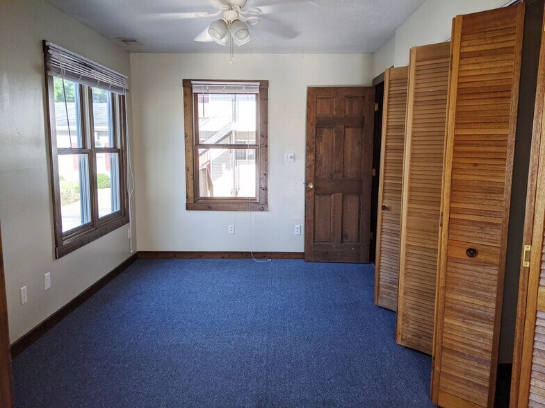 Building Photo - Stadium View - Residential
