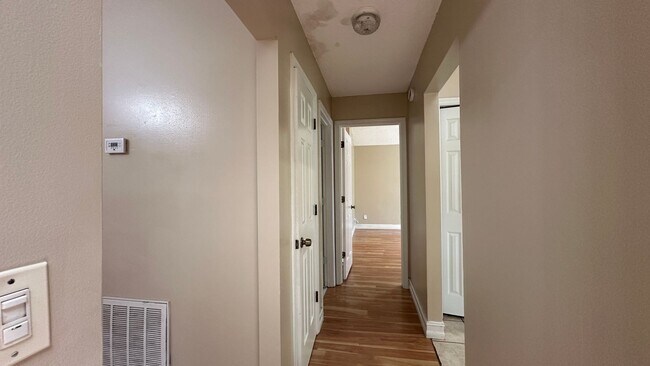 Building Photo - 487 Carrigan Ave