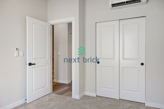 Building Photo - A fabulous 3 bedroom and 3 bathroom house
