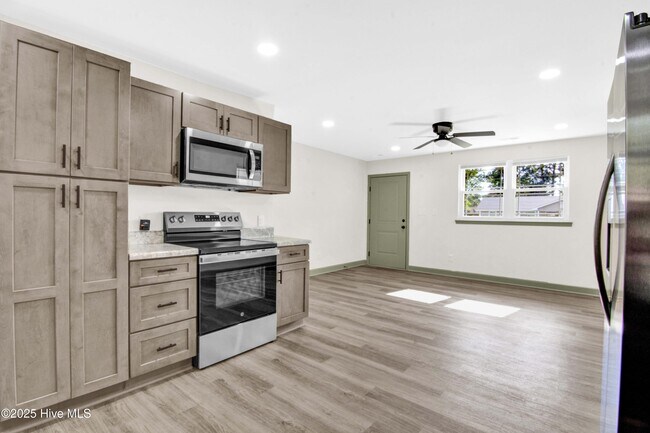 Building Photo - 103 Armstrong Dr