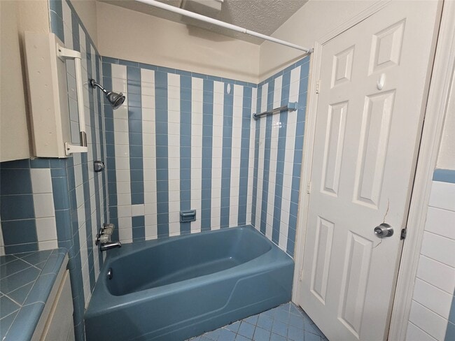 Building Photo - 6717 Fairway Dr