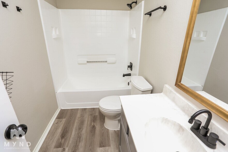 Building Photo - 605 Raven Dr