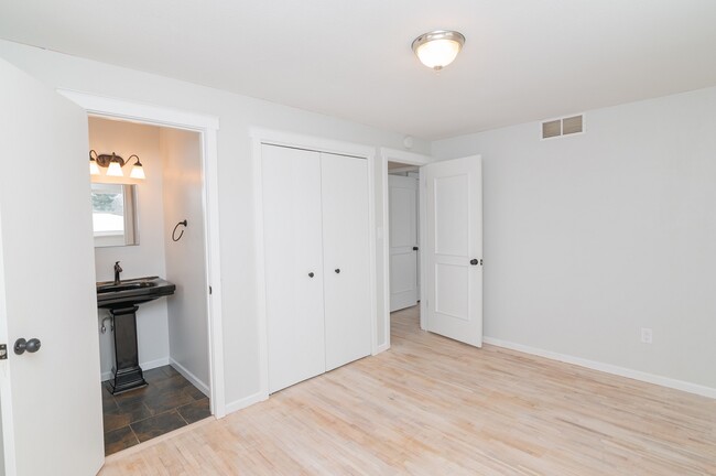 Building Photo - 2113 Melody Dr