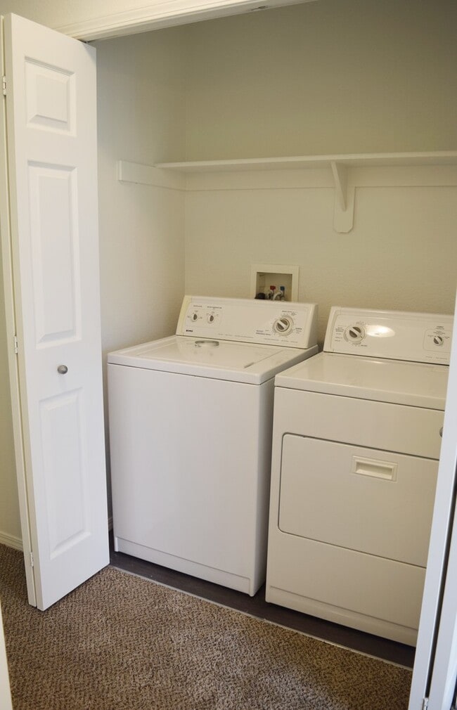 Building Photo - Beautiful, 3 Bed 1.5 Bath Home In Willamet...