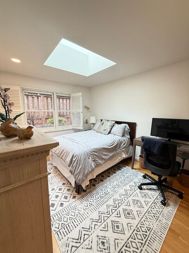 Building Photo - Beautiful & Bright! Stunning Council Crest Home W/ Exceptional Outdoor Sitting/Entertaining Areas!