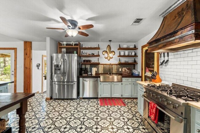 Building Photo - Country Living Rental on 26+ Acres!