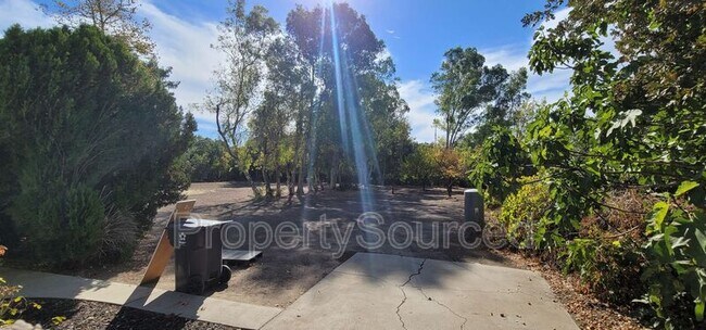 Building Photo - 5054 E Eastview Dr