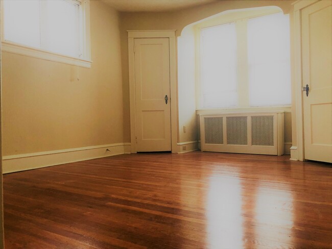 Building Photo - 618 Gerhard St
