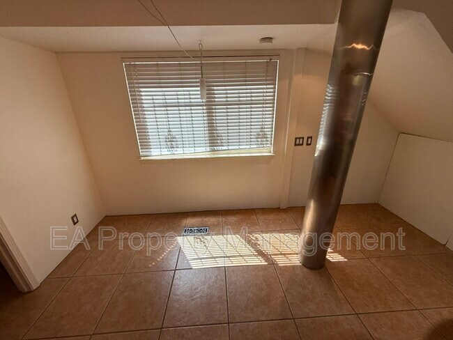 Building Photo - 1515 Marble Ave NW