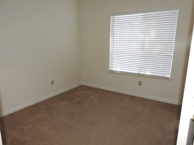 Building Photo - 154 Elkins Cir