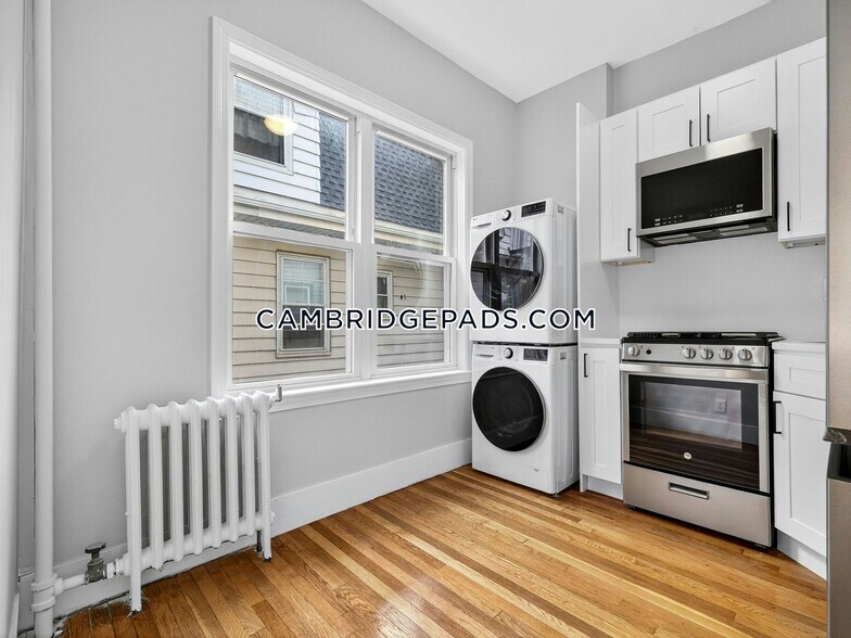 Building Photo - 1578 Cambridge St