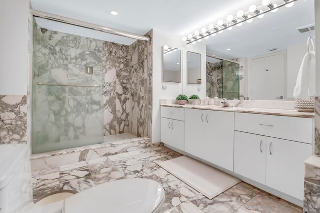 Building Photo - 4301 N Ocean Blvd