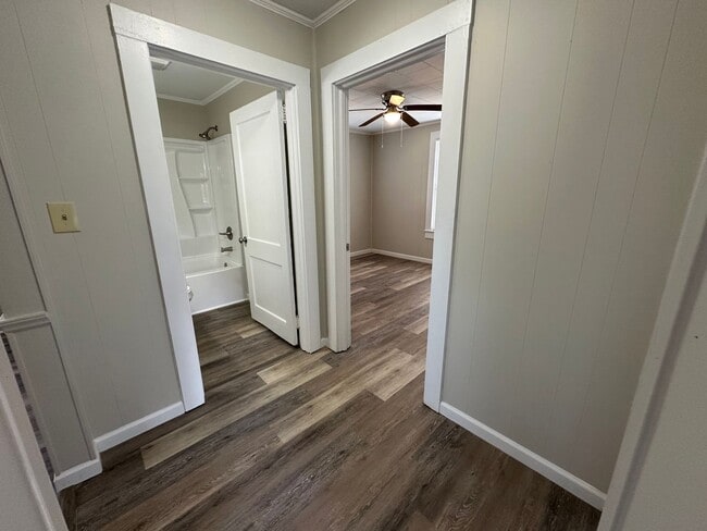 Building Photo - Charming Two Bedroom Home