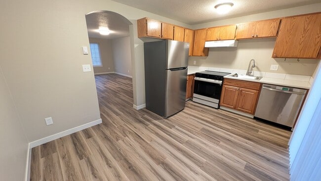 Building Photo - Wonderful townhouse in Forest Grove