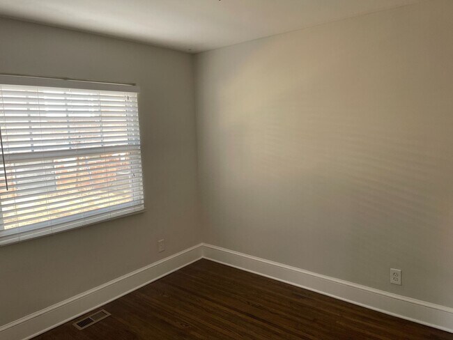 Building Photo - 1418 Nassau Blvd