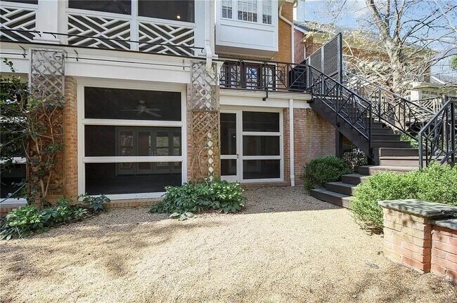 Building Photo - 460 Ivy Park Ln NE