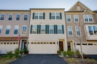 Building Photo - Luxurious 4-Bedroom Townhouse with 2 Car Garage in Manassas!
