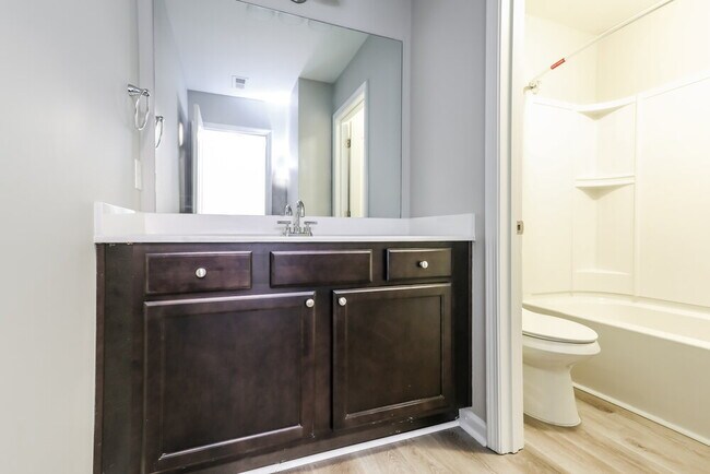 Building Photo - 2427 Oakleaf Cir