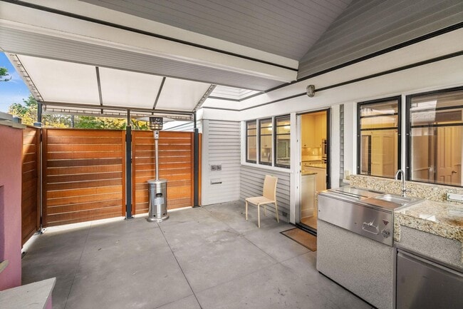 Building Photo - Elegant Grant Park Craftsman with Wine Cel...