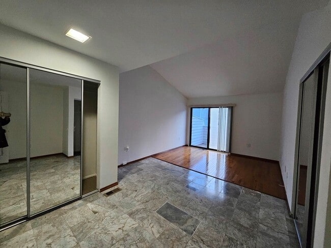 Building Photo - 806 Spinnaker Ct