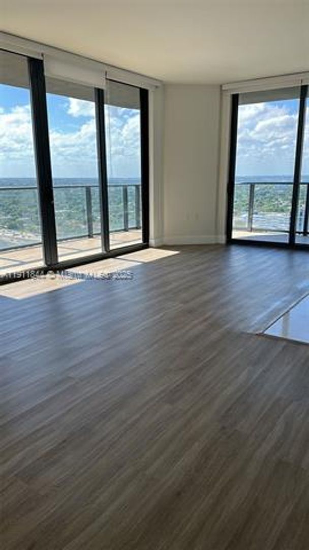 Building Photo - 121 NE 34th St