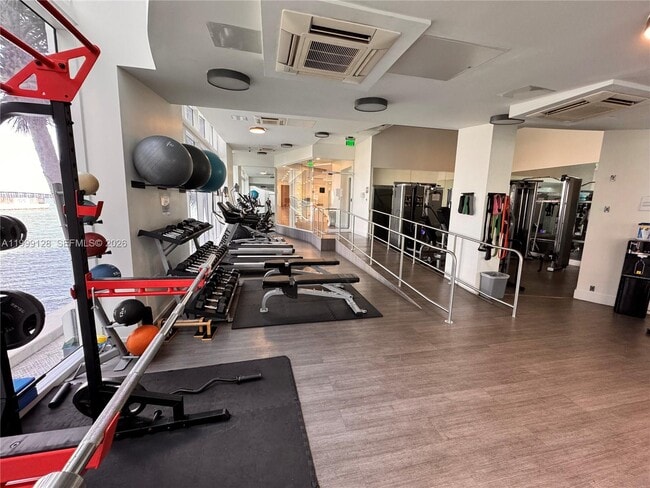 Building Photo - 601 NE 27th St