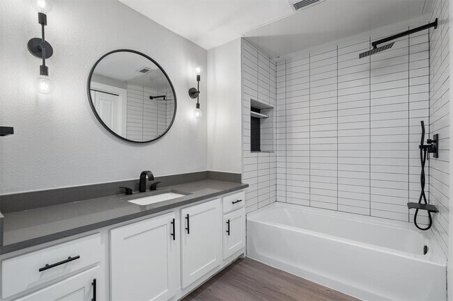 Building Photo - 2320 Gracy Farms Ln