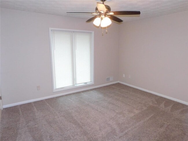 Building Photo - 626 Indian Hills Pkwy NE