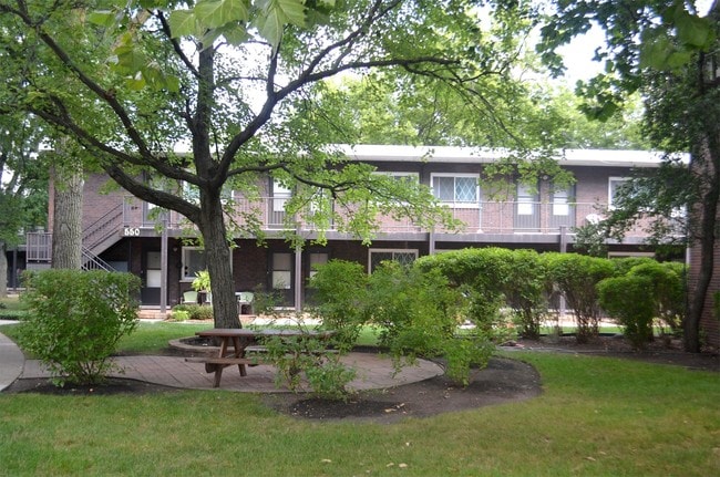 Building Photo - 570 Seegers Rd