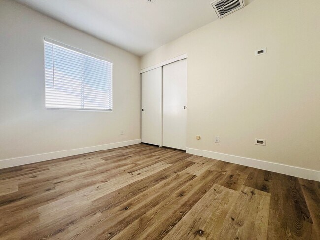 Building Photo - REMODELED, SPACIOUS, 4 BEDROOM HOME WITH VAULTED CEILINGS AND LOFT