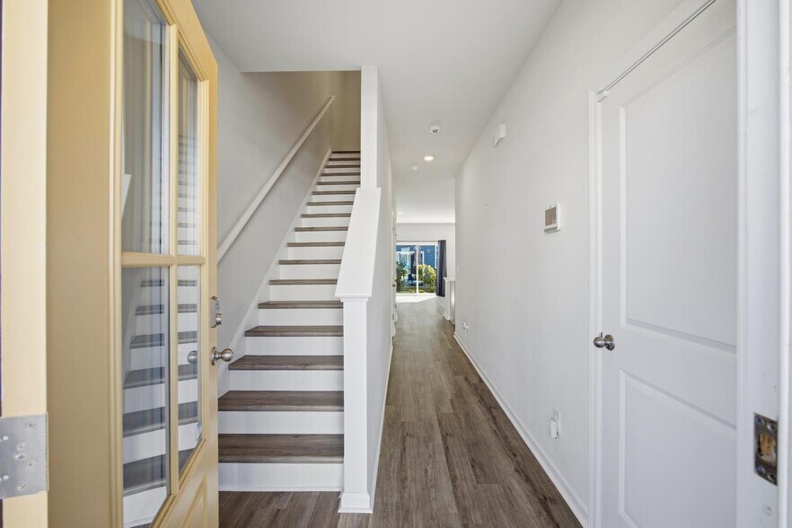 Building Photo - 6668 Lemon Ln