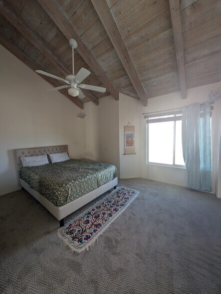 Building Photo - 245 S Helix Ave