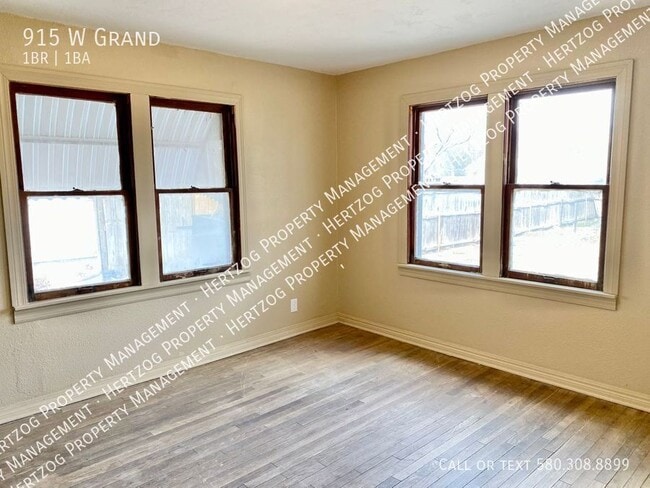 Building Photo - 915 W Grand-