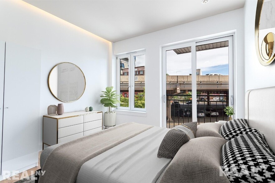 Building Photo - 56 Frost St