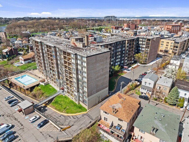 Building Photo - 9060 Palisade Ave