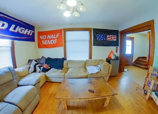 Building Photo - 512 N 9th St