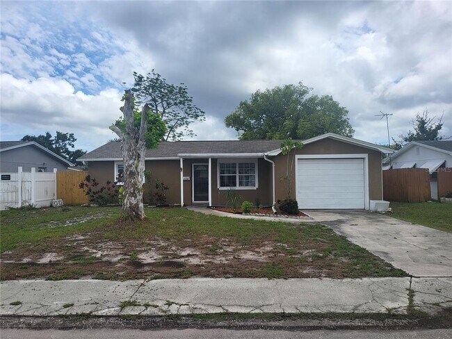 Building Photo - 3136 Huntington Rd