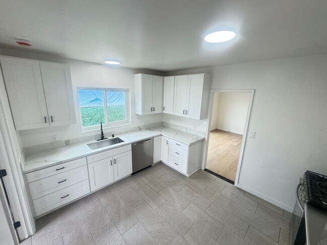 Building Photo - Beautiful Logan Heights Remodeled House