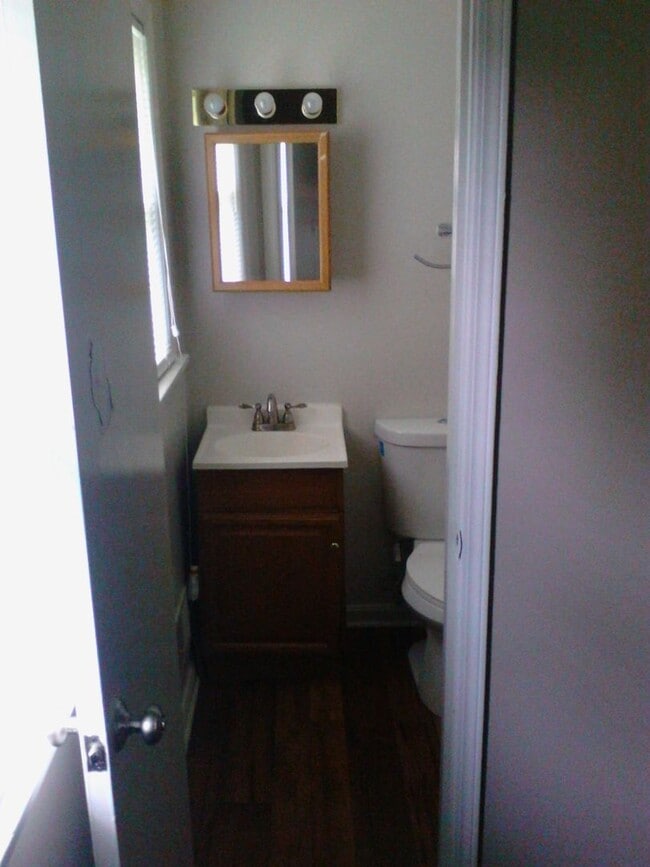 Building Photo - Nice 3 BR 1.5 House in Shively