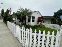 Building Photo - 211 Olive Ave