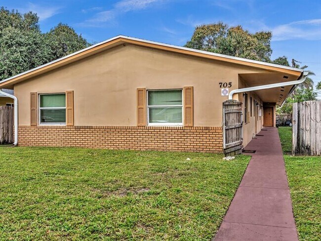 Primary Photo - 705 SW 15th Ave